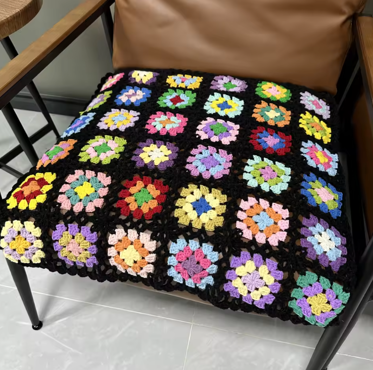 Manta Artesanal Colorida em Crochê – Rio Samba Crochet