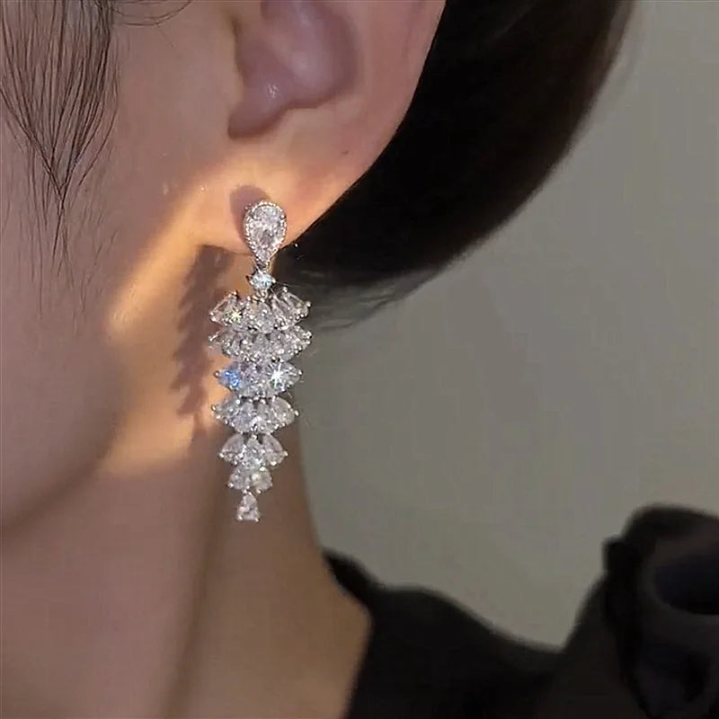 Brinco Cristal de Zircônia – Glamour Geométrico para Noites Memoráveis