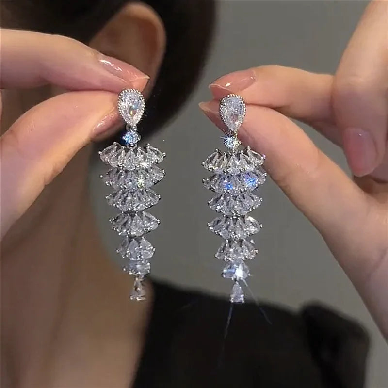 Brinco Cristal de Zircônia – Glamour Geométrico para Noites Memoráveis