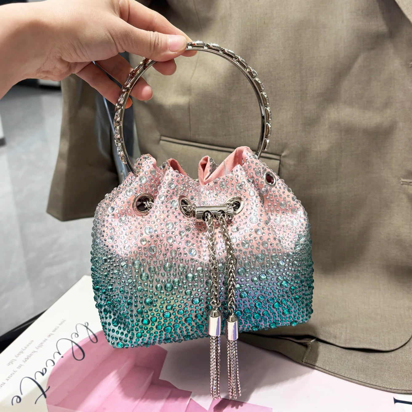 ✨ Bolsa Lumière – Porque o Seu Brilho Merece Protagonismo